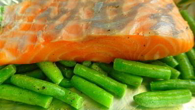 лосось с соусом песто