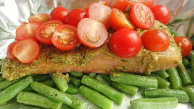 лосось с соусом песто