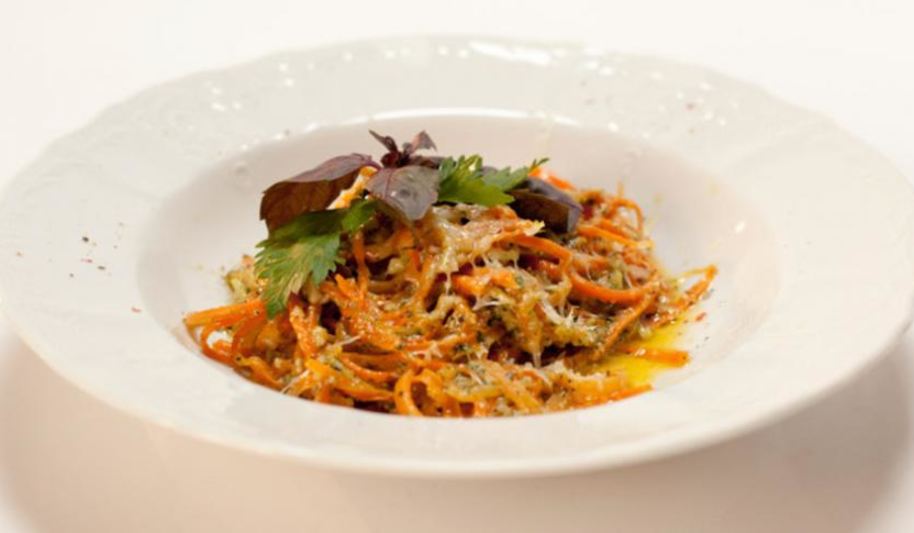 Рецепт морковных спагетти с соусом песто