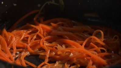 морковные спагетти с соусом песто