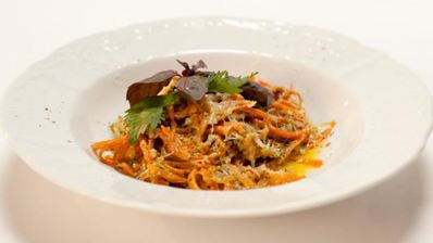 морковные спагетти с соусом песто