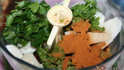 острый песто с козьим сыром и кинзой