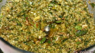 острый песто с козьим сыром и кинзой