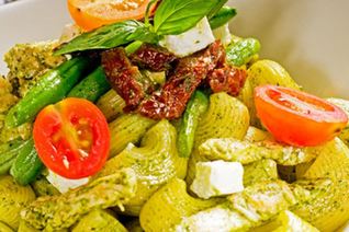 Паста лумакони с соусом песто