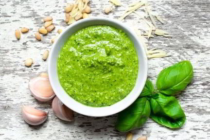 Песто из базилика с кедровыми орешками