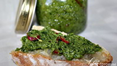 песто из зелени петрушки с перцем чили