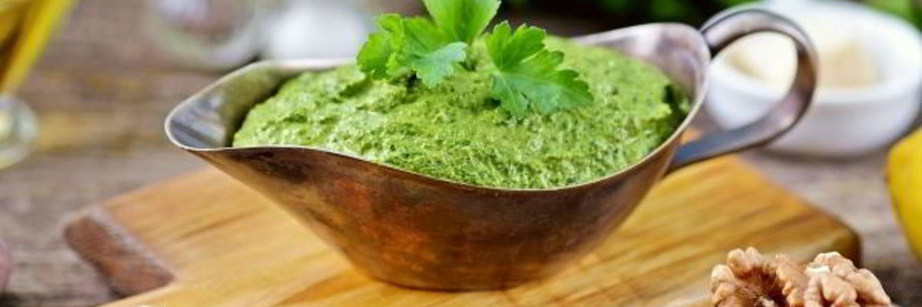 Соус песто из первой зелени