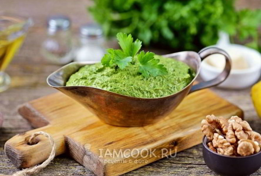 Соус песто из первой зелени