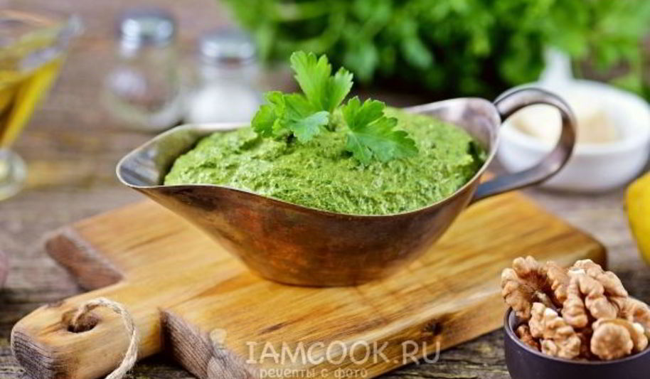 Рецепт соуса песто из первой зелени