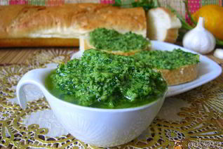 Соус песто из петрушки