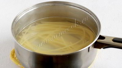 спагетти с соусом песто