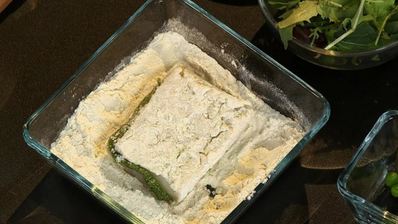 судак, запеченный с соусом песто и мини-овощами