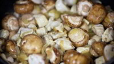 соус с курицей и грибами