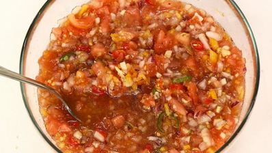 мексиканская сальса с кукурузными чипсами