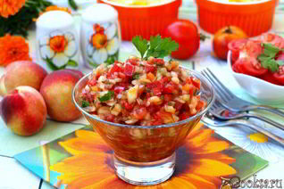 Овощная сальса с персиками