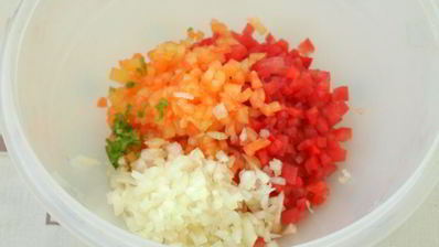 овощная сальса с персиками