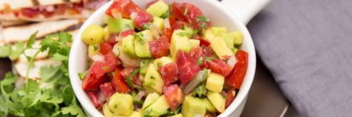 Сальса из авокадо с помидорами