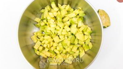 сальса из авокадо с помидорами