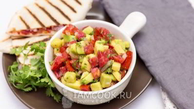 сальса из авокадо с помидорами