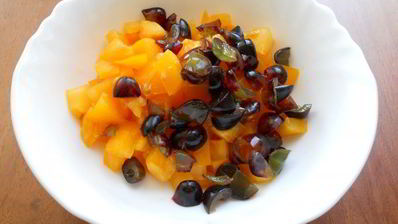 сальса из желтых помидоров с виноградом