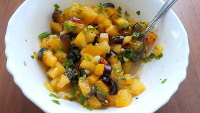 сальса из желтых помидоров с виноградом