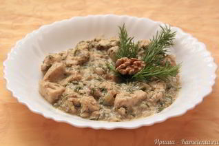 Курица в орехово-чесночном соусе Сациви