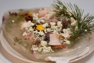 Строганина, тартар и солонина из омуля на льду