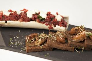 Тартар из говядины с мозговой косточкой