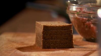 тартар из говядины с мозговой косточкой