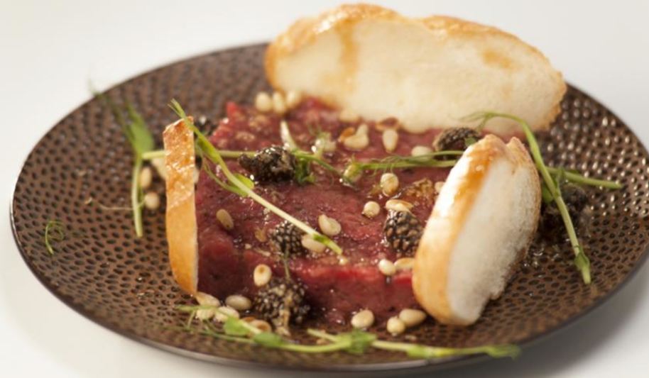 Рецепт тартара из говядины с шишковым вареньем