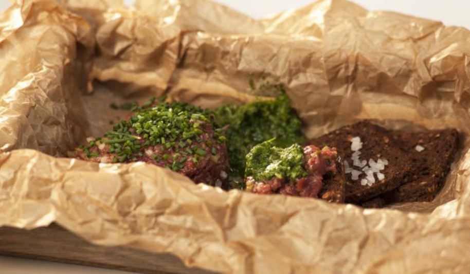 Рецепт тартара из говядины с зеленой пастой