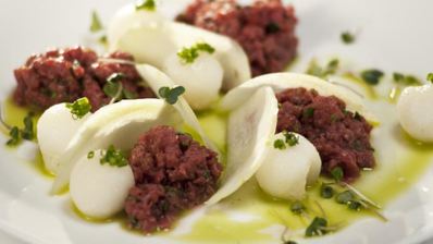 тартар из говядины со свежей дыней