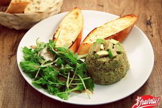 Тартар из киноа с авокадо