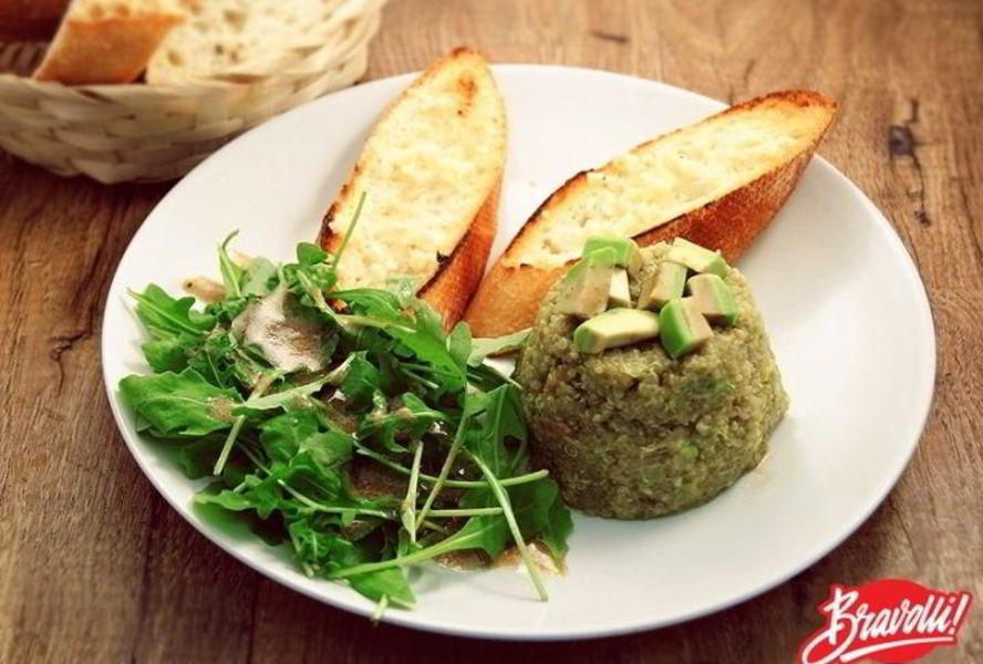 Тартар из киноа с авокадо