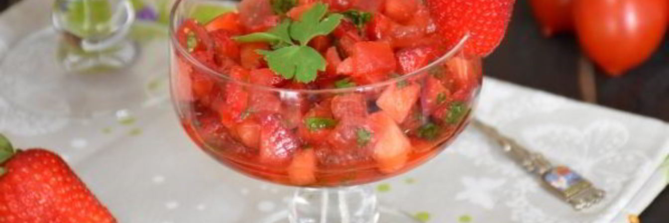 Тартар из клубники и помидоров