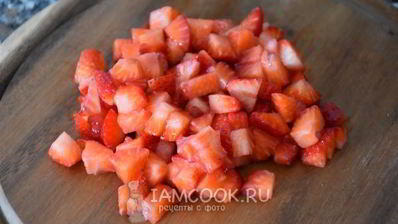 тартар из клубники и помидоров
