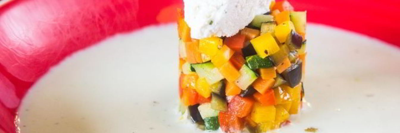 Тартар из овощей в соусе из йогурта