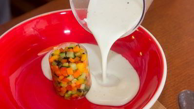 тартар из овощей в соусе из йогурта