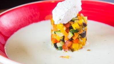 тартар из овощей в соусе из йогурта