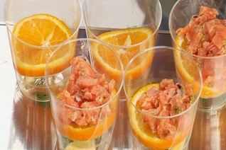 Тартар из семги на апельсине