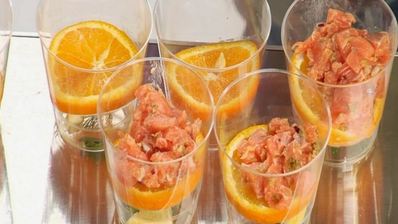 тартар из семги на апельсине