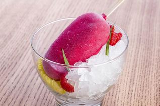 Тартар из сибаса с тархуном и малиной