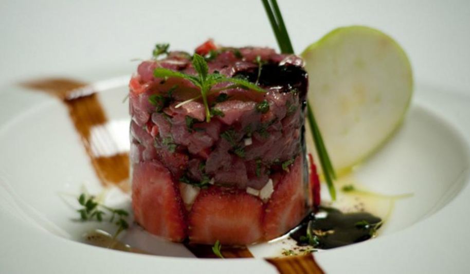 Рецепт тартара из тунца со свежей клубникой