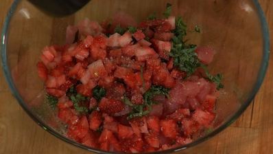 тартар из тунца со свежей клубникой