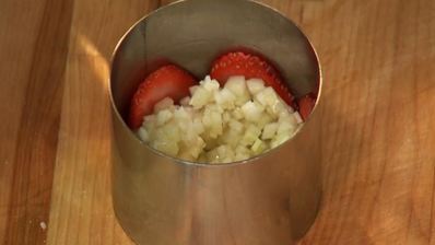 тартар из тунца со свежей клубникой