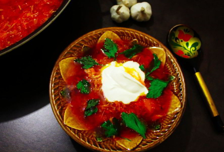 Борщ на курином бульоне и сале