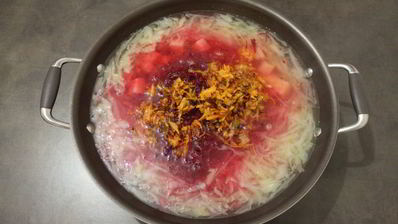 борщ на курином бульоне и сале