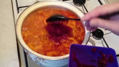 борщ на курином бульоне с отварной свеклой