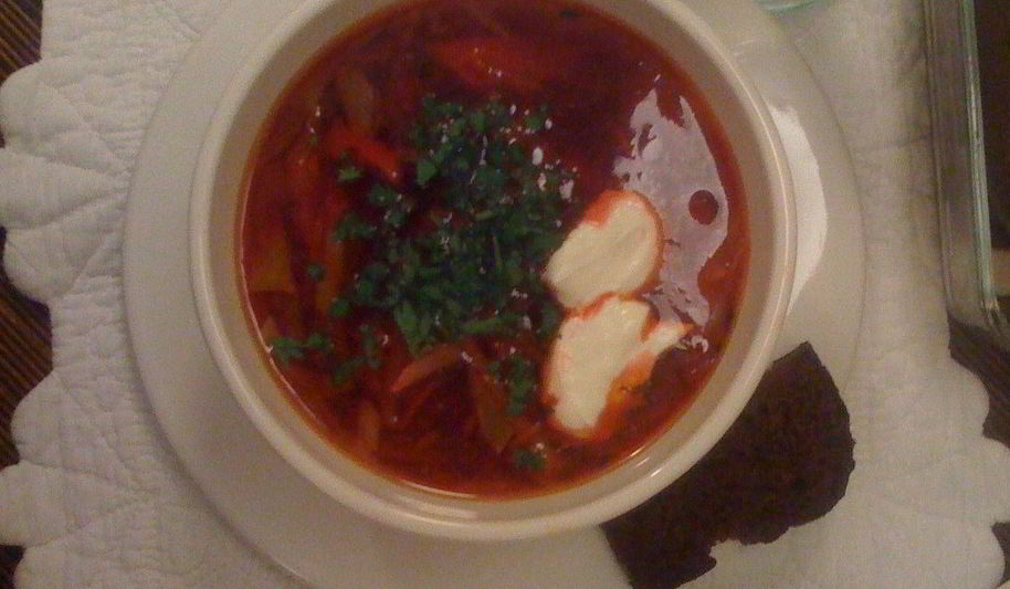 Рецепт борща с черными гренками и чесноком