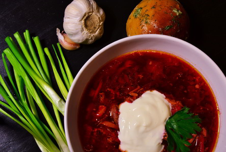 Борщ с копченостями